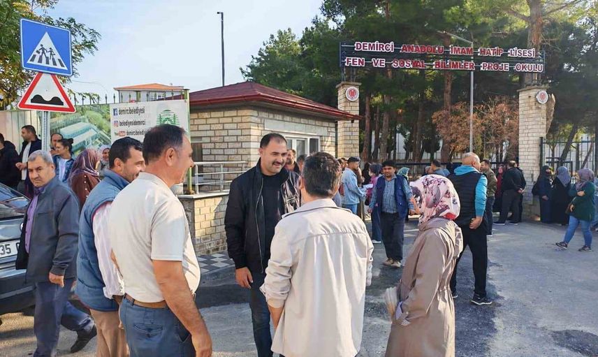 Jandarmanın zamana karşı yarışı: lastiği patlayan adaylar sınava 1 dakika kala yetiştirildi