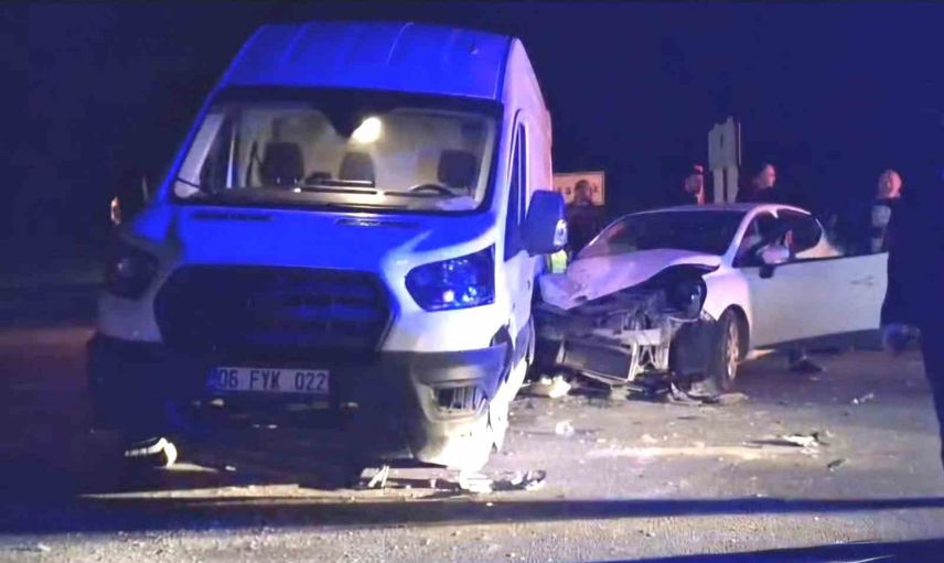 Hisarcık’ta çevreyolu kavşağında çarpışma: otomobil ve minibüste 3 yaralı