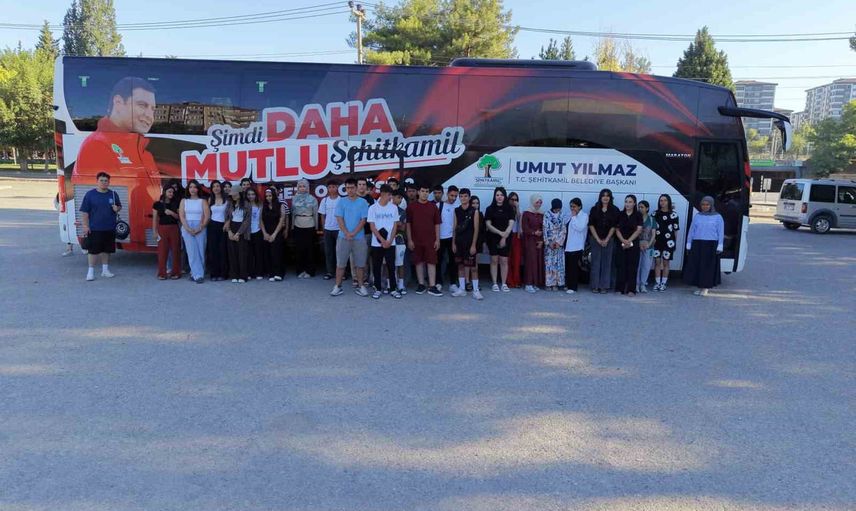 Şehitkamil’den binlerce öğrenciye Erzin Burnaz plajı deniz kampı hediyesi