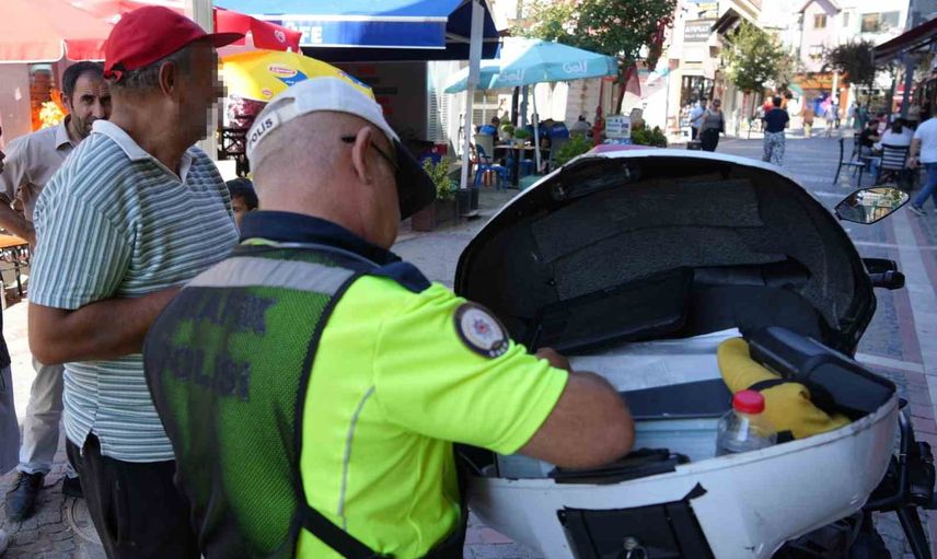Saraçlar Caddesi'nde yaya güvenliği için motosiklet denetimi: kuralı ihlal edenlere ceza
