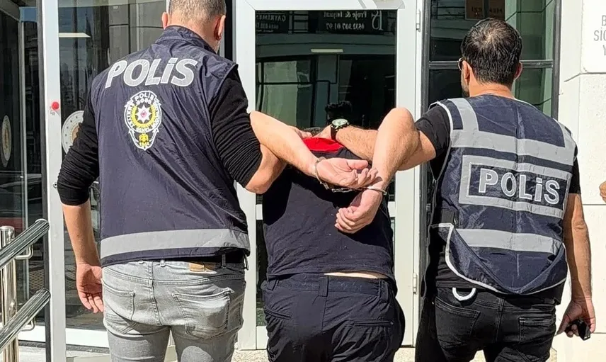 Seferihisar'da eski sevgilinin evi ateşe vermesi can aldı