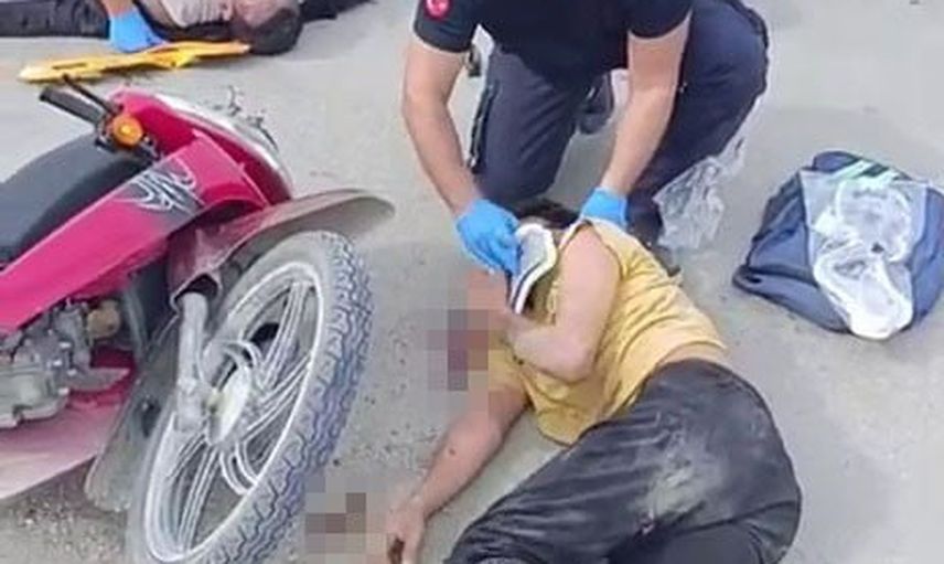 samandağ'da tırla çarpışan motosikletten savrulan üç genç hastaneye kaldırıldı