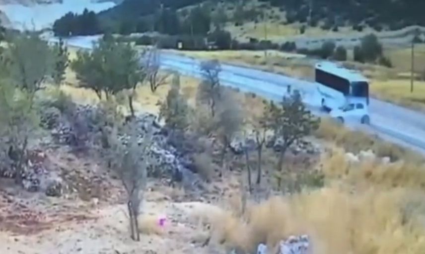 Gaziantep'te otobüsle otomobilin çarpışmasında küçük Kerem yaşamını yitirdi