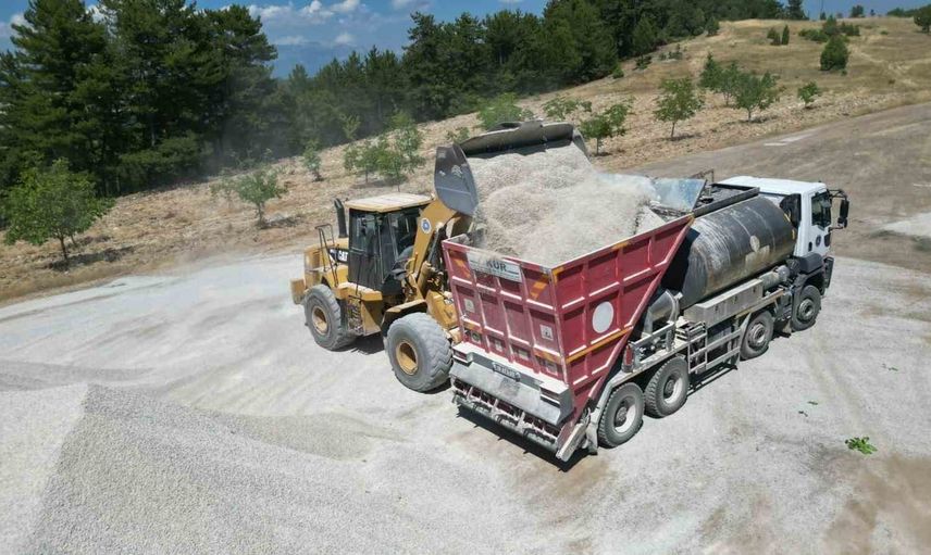 Keles'te kırsal ulaşımı güçlendirme: yollar yenilenip genişletiliyor