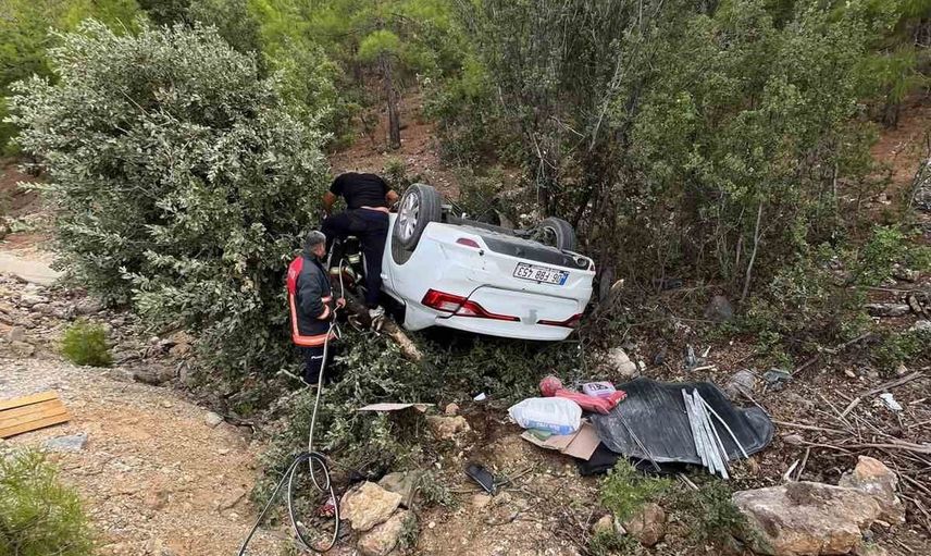 Mersin Mut yolunda kontrolden çıkan otomobil şarampole yuvarlandı: sürücü ağır yaralandı