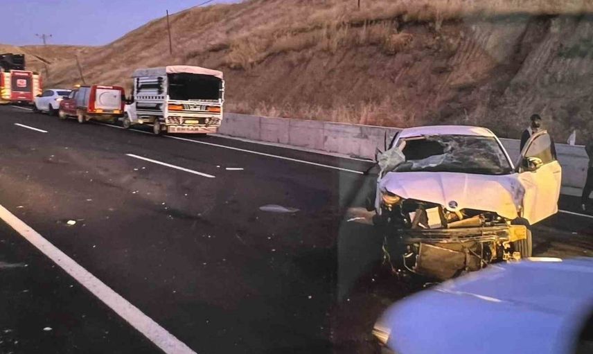 Kozluk'ta yolculuk kabusa döndü: takla atan araçta 6 yaralı