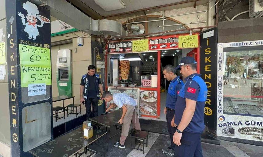 Kaldırımlar önceliğimiz: zabıta esnafla iş birliğiyle yaya güvenliğini sağlıyor