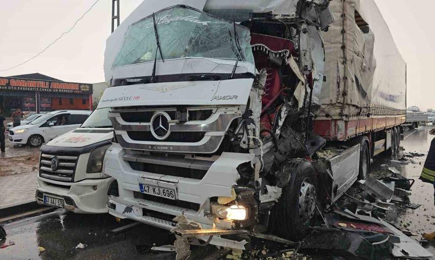 E-90'da zincirleme çarpışma: iki kişi yaralandı