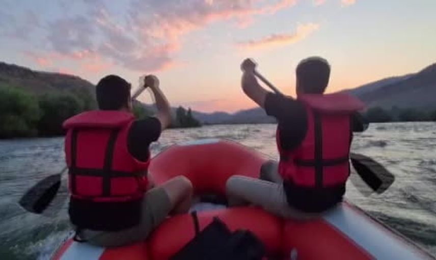 Murat Nehri'nde su yükselince adada mahsur kalan iki kişi ELDAK tarafından kurtarıldı