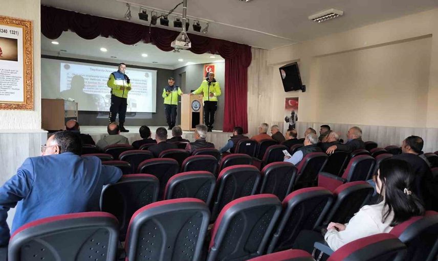 Tomarza’da öğrenci güvenliğini öncelikleyen servis şoförleri eğitildi
