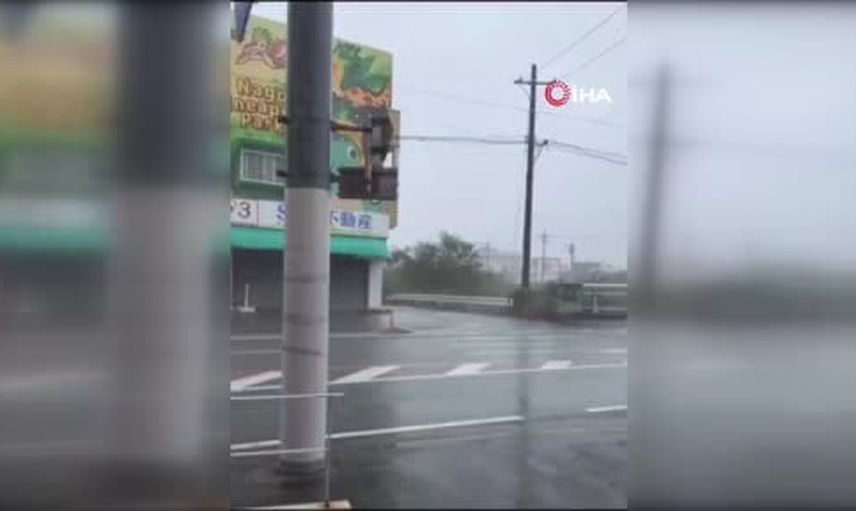 Dolphin tayfunu Okinawa'yı vurdu, geniş bölgelerde önlemler artırıldı