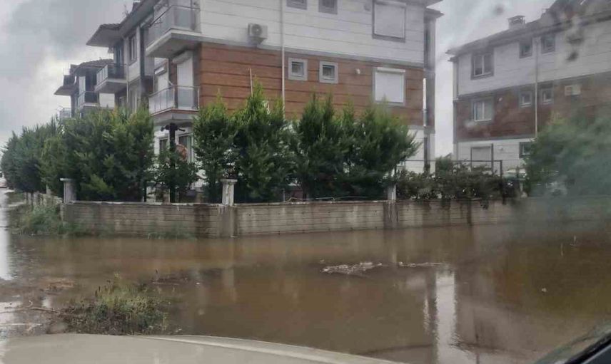 Dalaman’da sağanak yaşamı sekteye uğrattı: Tersakan Çayı kıyıları aştı