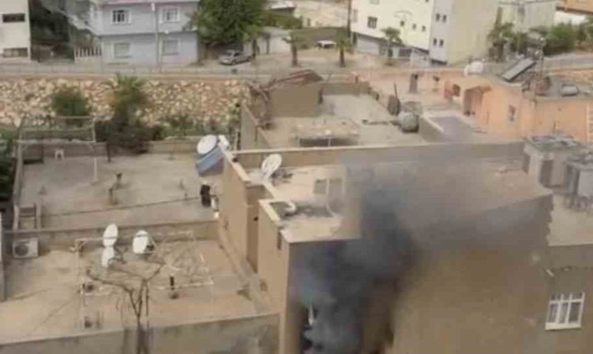 Nusaybin'de itfaiye operasyonu: balkonda mahsur kalan iki kişi güvenli şekilde tahliye edildi