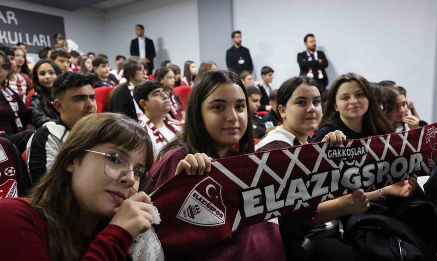 Okul bahçesi bordo-beyaza büründü: Elazığspor öğrencilerle coşkuyu paylaştı