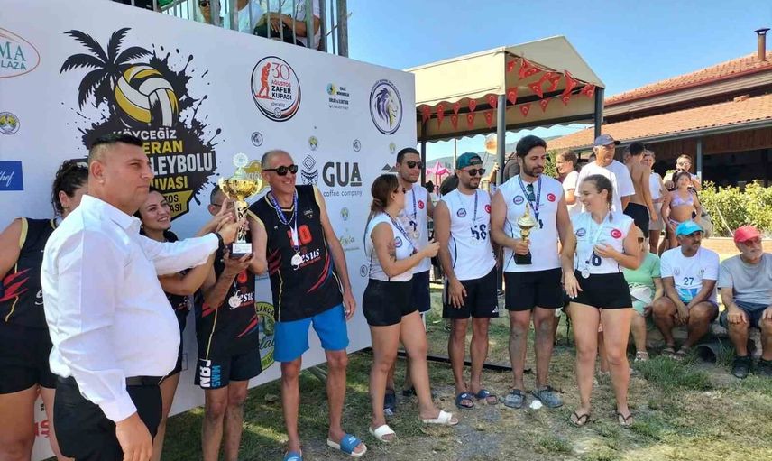 Sahada rekabet yerine dayanışma vardı: Köyceğiz'te zafer kupası sona erdi