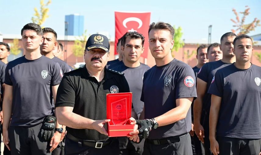 Bursa'da göreve hazırlanan 60 yunus polisi sertifikalarını aldı
