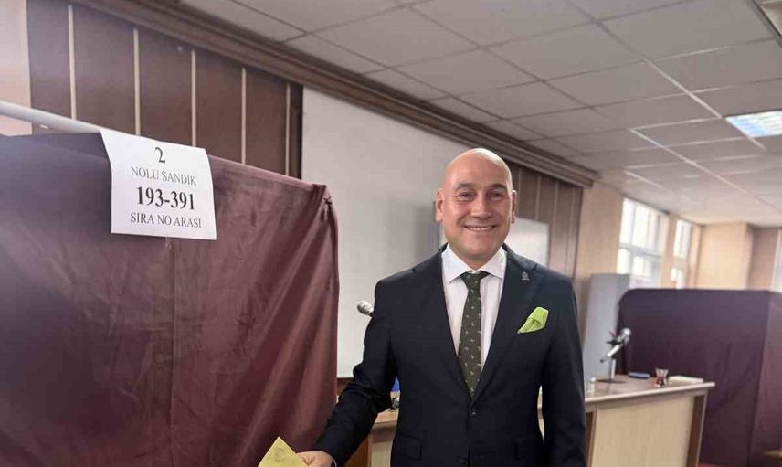 Akhisar ticaret borsası'nda Alper Alhat güç birliği çağrısıyla yeniden seçildi