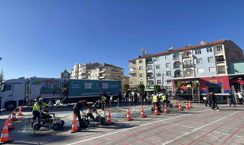 Simülasyonla emniyet kemerinin hayati önemi Karaman'da sergilendi