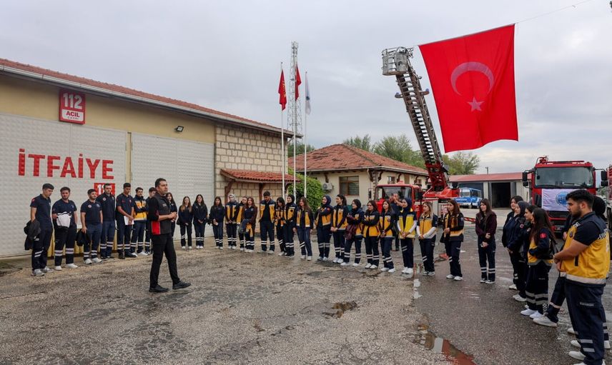 Taşköprü'de itfaiyeciler haftasında öğrenciler mesleği yakından tanıdı
