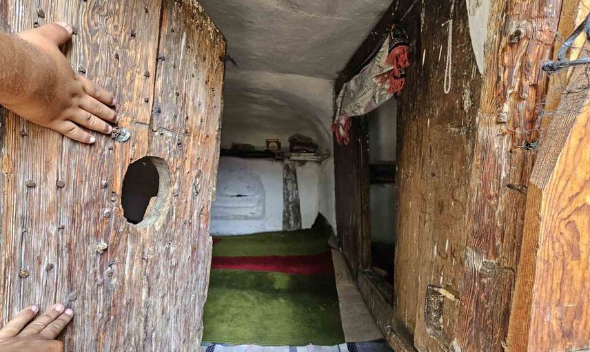Kayaların gölgesinde mescit: Boyabat'taki Aşıklı Tekke Türbesi