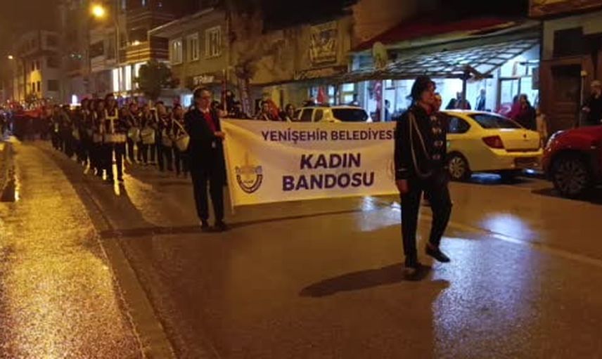 Kadın bando takımı Pazaryeri'nde cumhuriyet coşkusunu yükseltti
