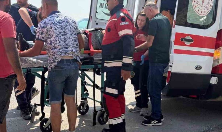 Kırıkhan’da direksiyon hakimiyetini kaybeden Tofaş devrildi: üç kişi kurtarıldı