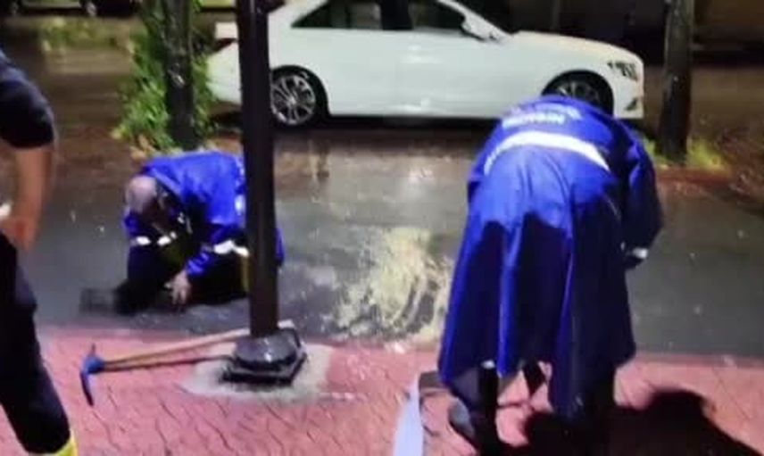 Mersin'de belediye ekipleri yağış sonrası tahliyeye odaklandı