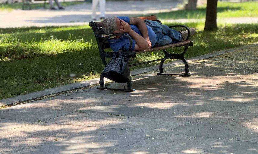 Sıcak dalgası İstanbul kıyılarına ve parklara taşındı