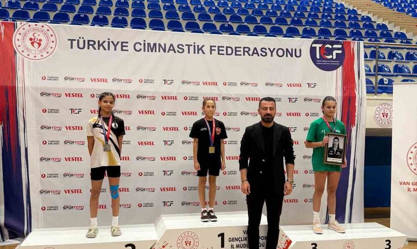 Manisa'dan iki branşta 16 madalyayla gururlandıran genç sporcular