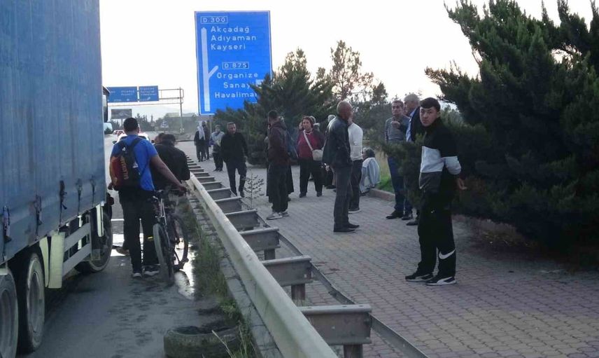 Ankara istikameti Turgut Özal viyadüğünde çarpışma: yolcular panik yaşadı, yaralanma yok