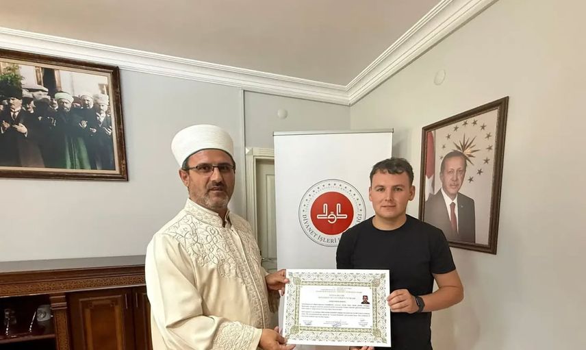 Bayram namazında hissettiği kardeşlik onu İslam'a yönlendirdi