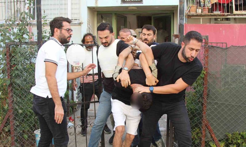 Pimi çekilmiş el bombasını koli bandıyla sabitleyip etkisiz hale getirdiler