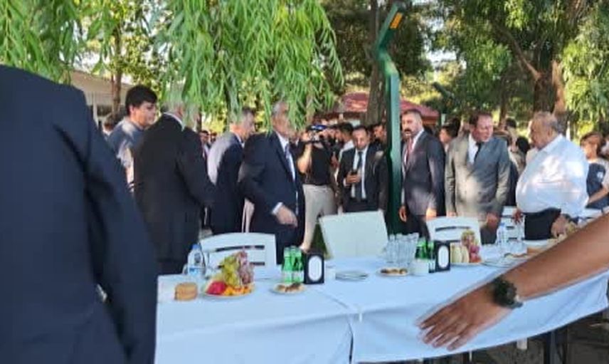 Bahçeli Ahlat'ta vatandaşlarla buluştu, programını Van Gölü kıyısında sürdürdü