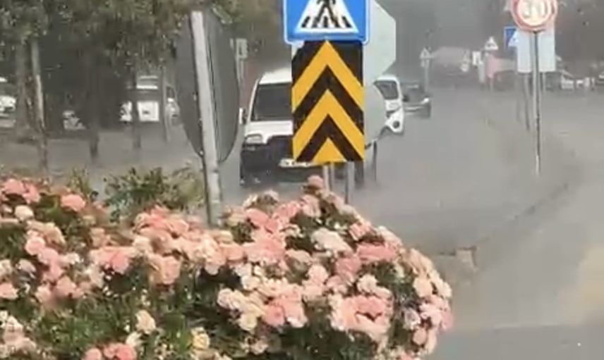 Bolu'da aniden bastıran yağmur günlük yaşamı etkiledi