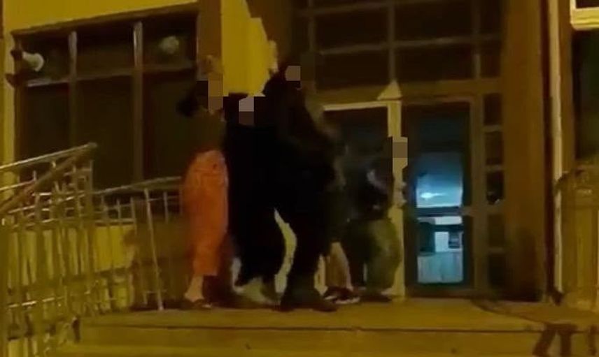 Sipariş tartışması bina önünde bıçaklı kavgaya yol açtı