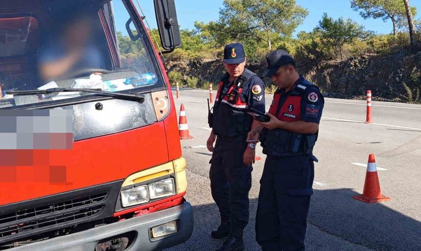 Muğla'da jandarma denetimleri: 202 araç trafikten men, binlerce araç kontrol edildi