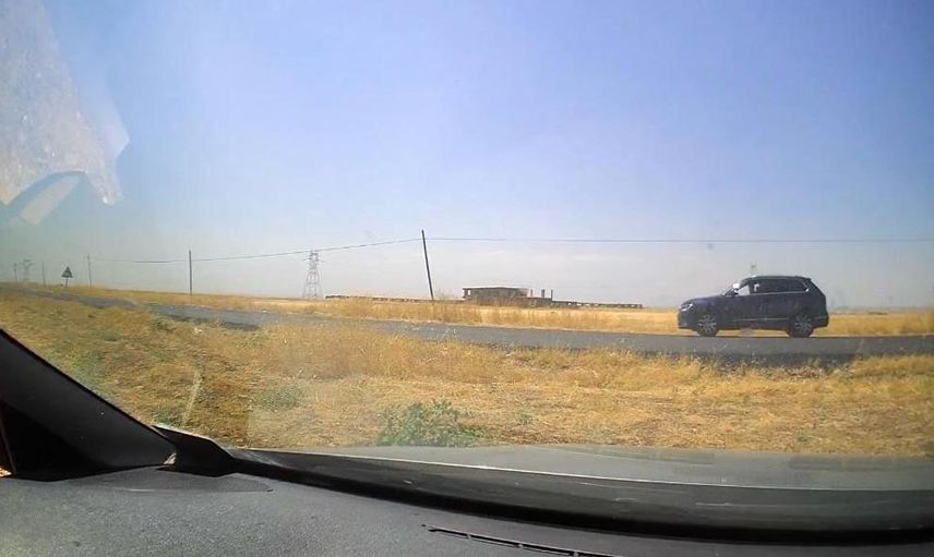 Diyarbakır'da haber takibi sırasında muhabiri taciz edip aracı tarlaya sürüklediler