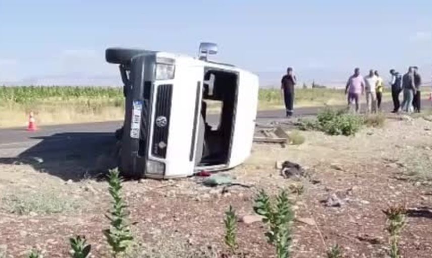 Sürücü kaybı sonrası Adıyaman'da minibüs devrildi: 12 tütün işçisi yaralandı