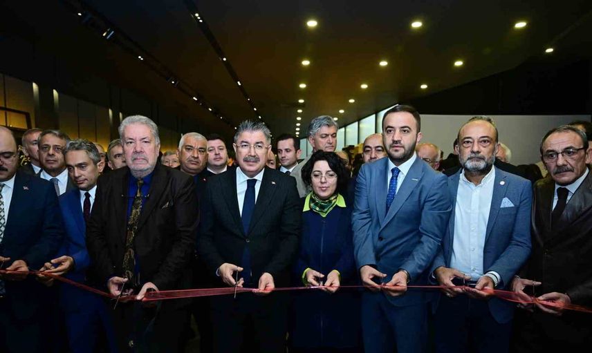 Eskişehir’de manevi miras sergisi: mukaddes emanetler ve Kâbe örtüleri ziyarete açıldı