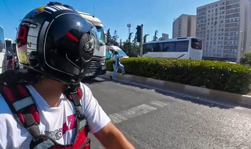 Esenyurt'ta dolmuştan inen kadının tır önünden son anda kaçtığı anlar