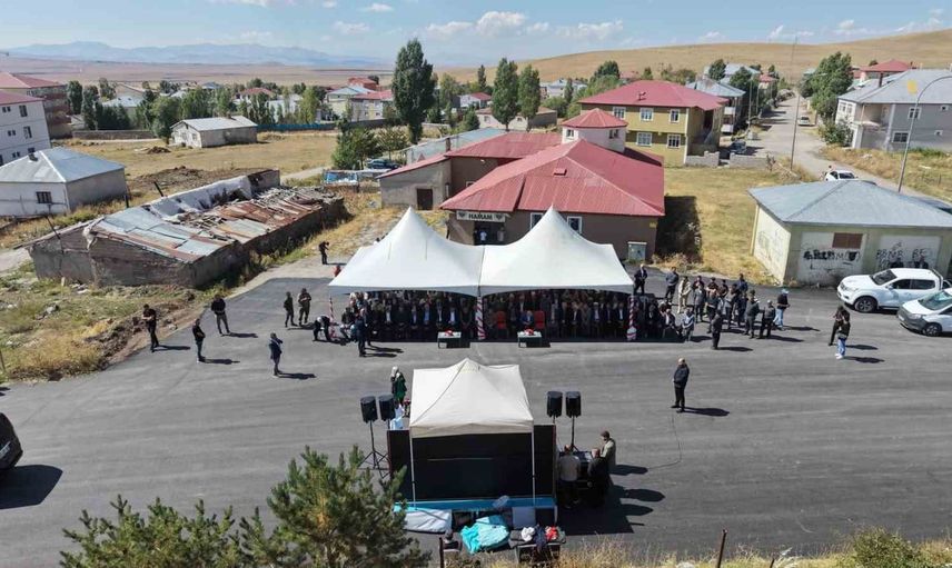 Karayazı’da altyapı atağı: köy yollarının yüzde 60’ı asfaltlandı