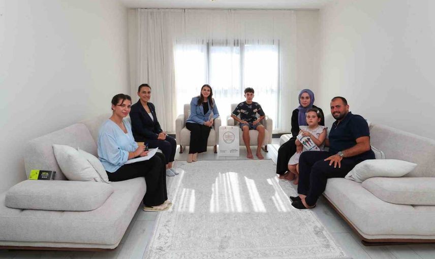 Antakya'da ev ziyaretleri: Yüreğimizdeki Işık Projesi çocukların gelecek hayallerini dinledi