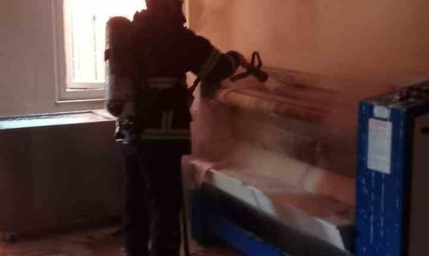 Kız yurdu çamaşırhanesinde ütü kaynaklı yangın kısa sürede söndürüldü