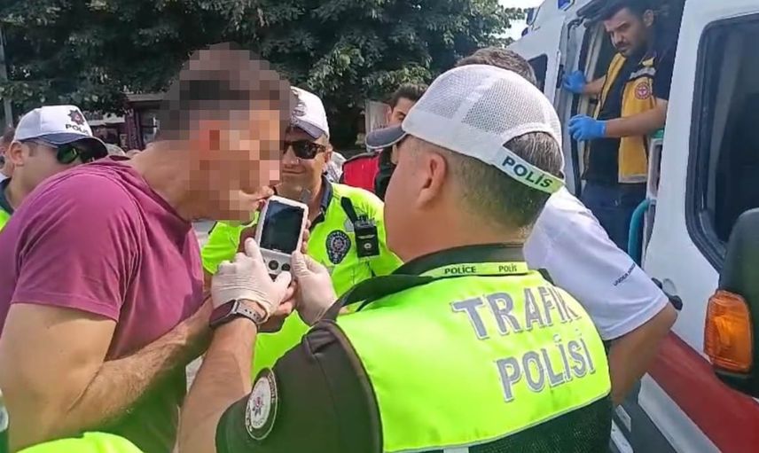 Edirne'de trafiğe kapalı caddede tabela ve tenteye çarpan sürücünün alkolmetre hamlesi