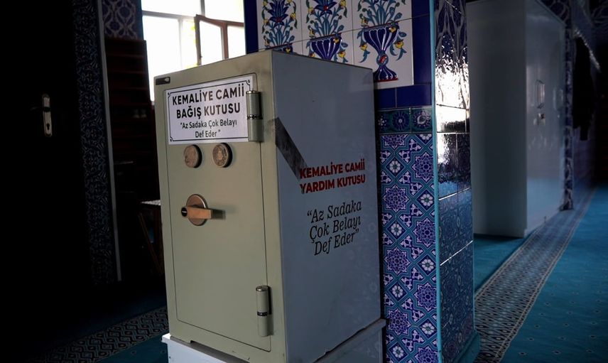 Gümüşhane'de camide keşif yapan iki genç bağış kasasını devirip otogarda yakalandı