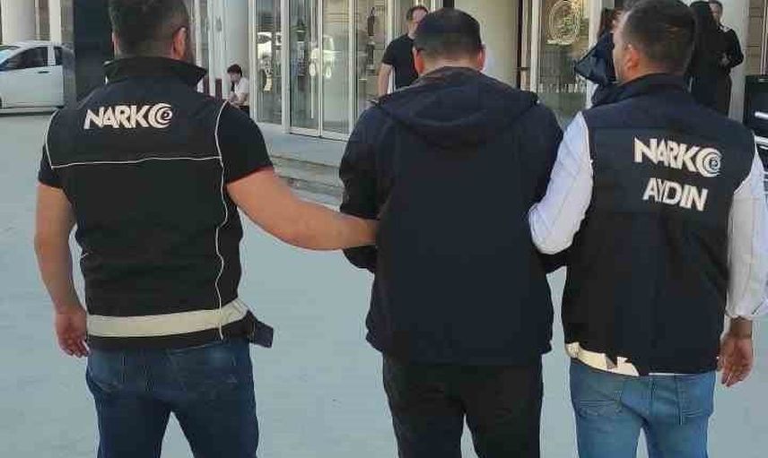 Kuşadası'nda sokak satıcılarına darbe: 14,90 gram esrarla yakalandı