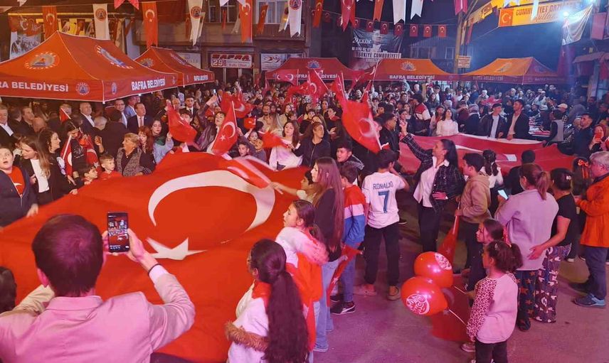 Gazipaşa mahallesi'nde 103. yılda cumhuriyet coşkusu sokaklara taştı