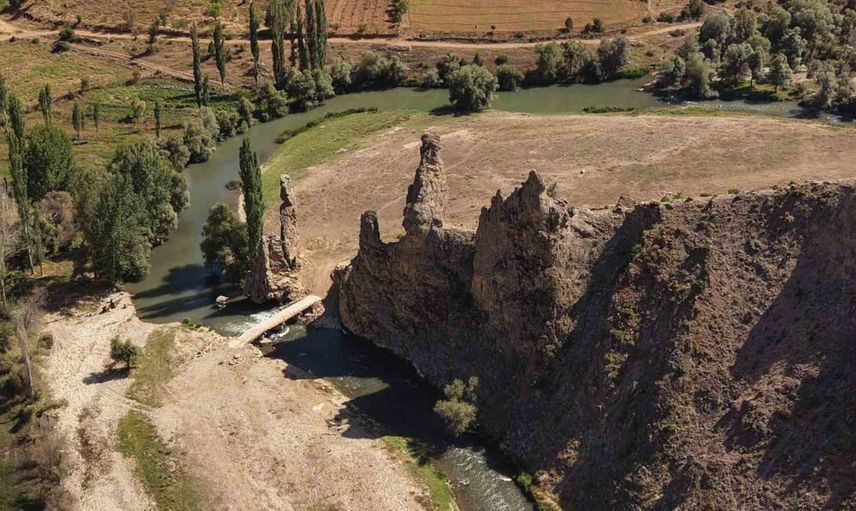 Çukurkışla'nın kayalıklarında saklı doğa ve tarih izleri