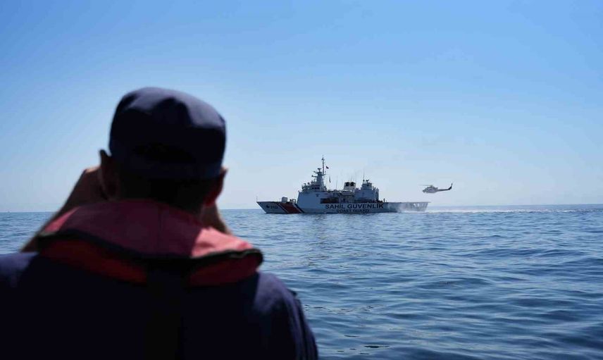 Silivri açıklarında helikopter destekli arama: 10 mürettebat için seferberlik
