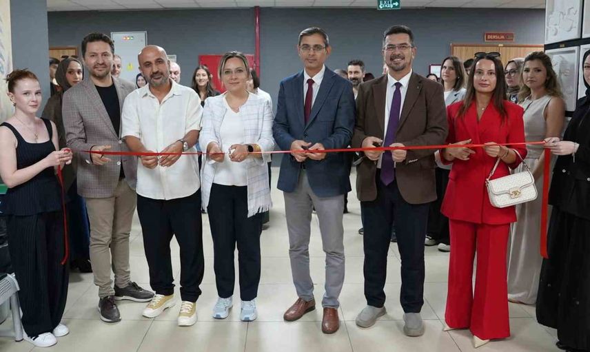 Karabük Üniversitesi tasarım öğrencileri yılın birikimini sergide paylaştı
